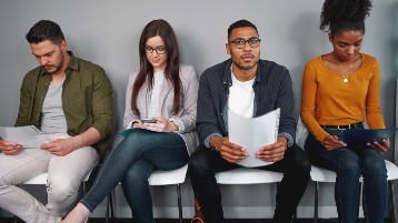 Les jeunes diplômés ont fait des concessions pour décrocher un poste